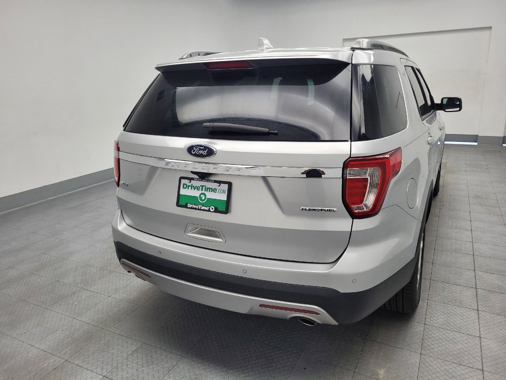 Used 2016 Ford Explorer XLT w/ Equipment Group 202A FWD image 7