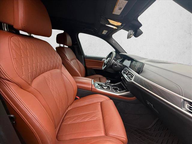 Used 2022 BMW X7 M50i w/ Dynamic Handling Package AWD/4WD image 25