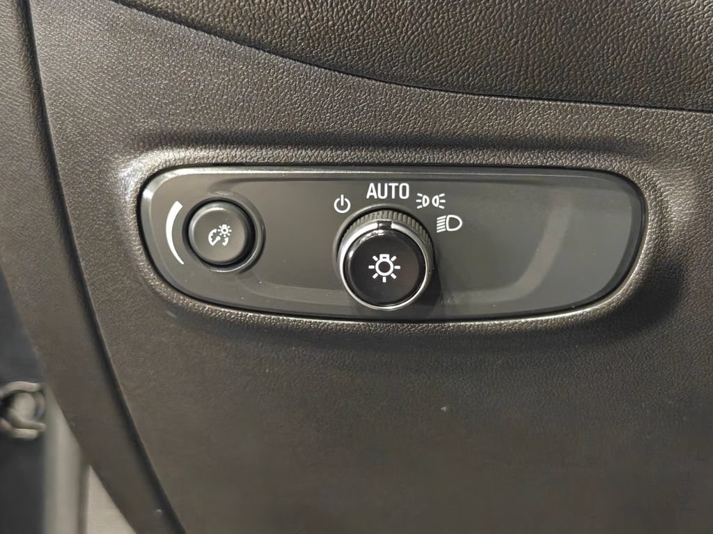 Used 2023 Chevrolet Equinox LT FWD image 36