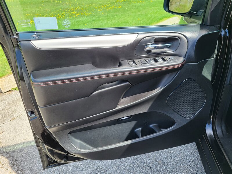 Used 2014 Dodge Grand Caravan R/T w/ Trailer Tow Group FWD image 29
