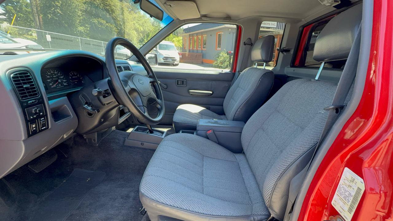 Used 1995 Nissan Pickup XE RWD image 10