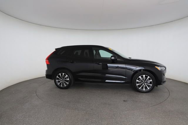 Used 2023 Volvo XC60 B5 Plus image 24