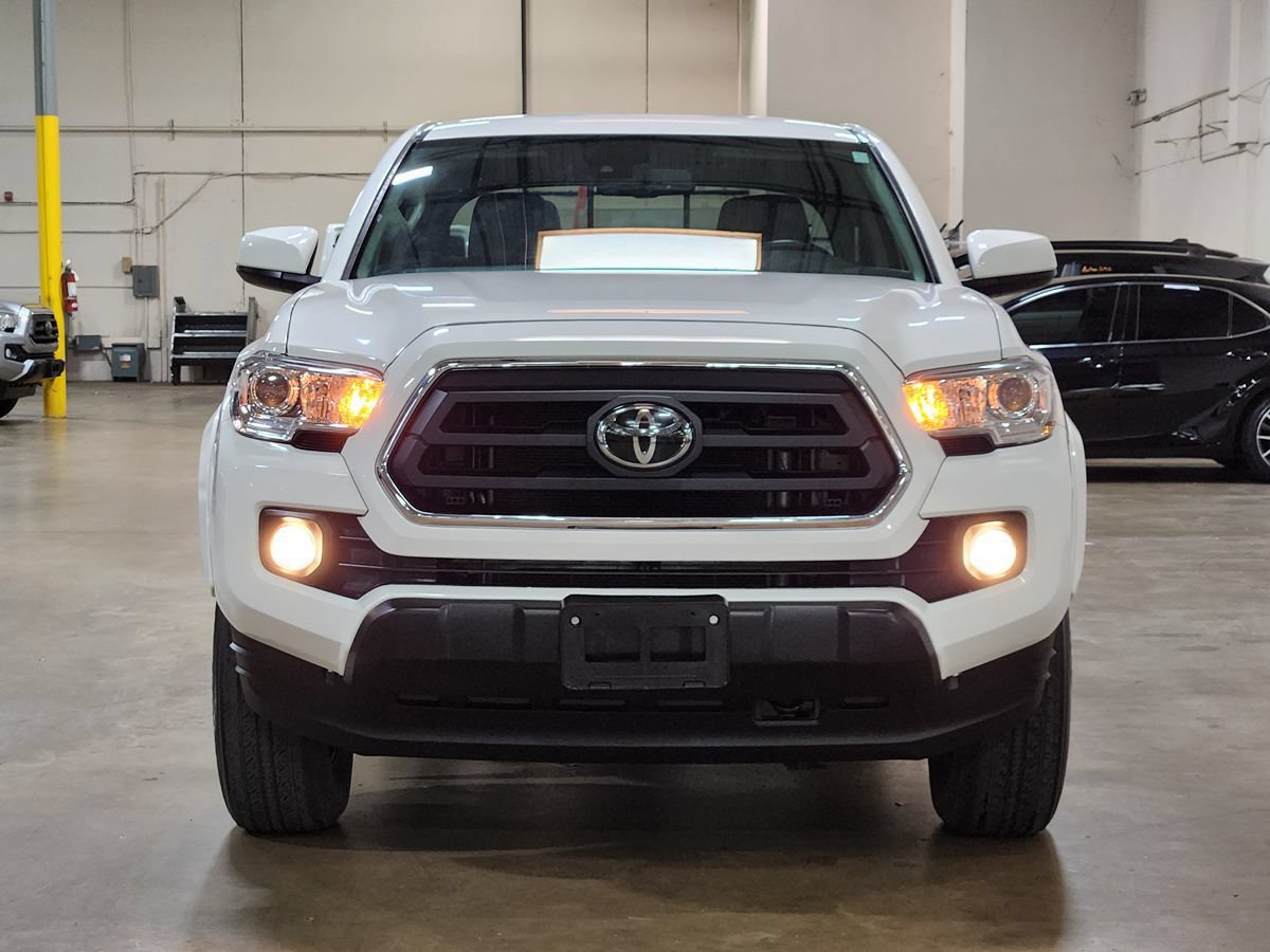 Used 2022 Toyota Tacoma SR5 RWD image 2