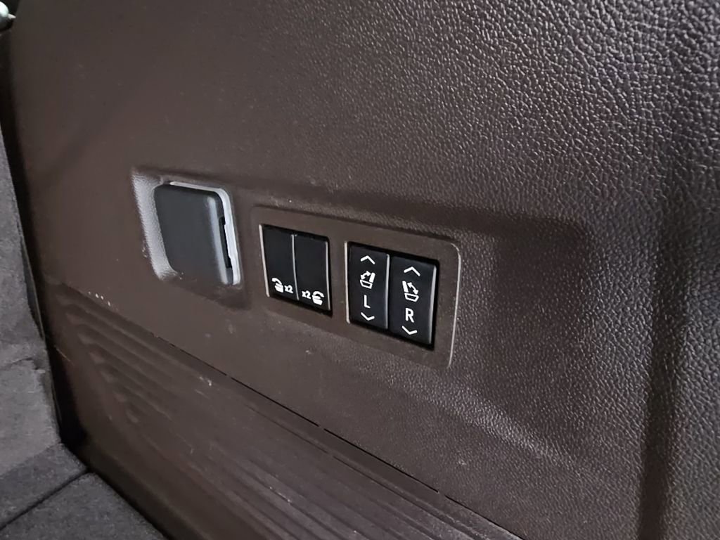 Used 2021 GMC Yukon Denali w/ Denali Premium Package image 41