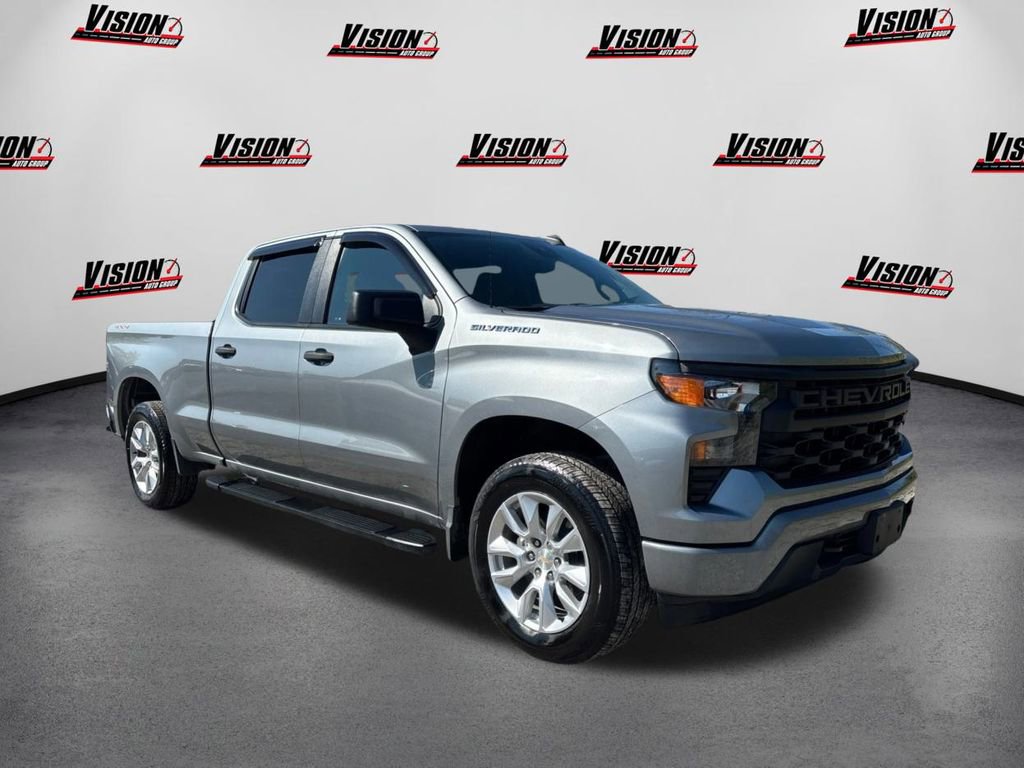 Used 2023 Chevrolet Silverado 1500 Custom image 3