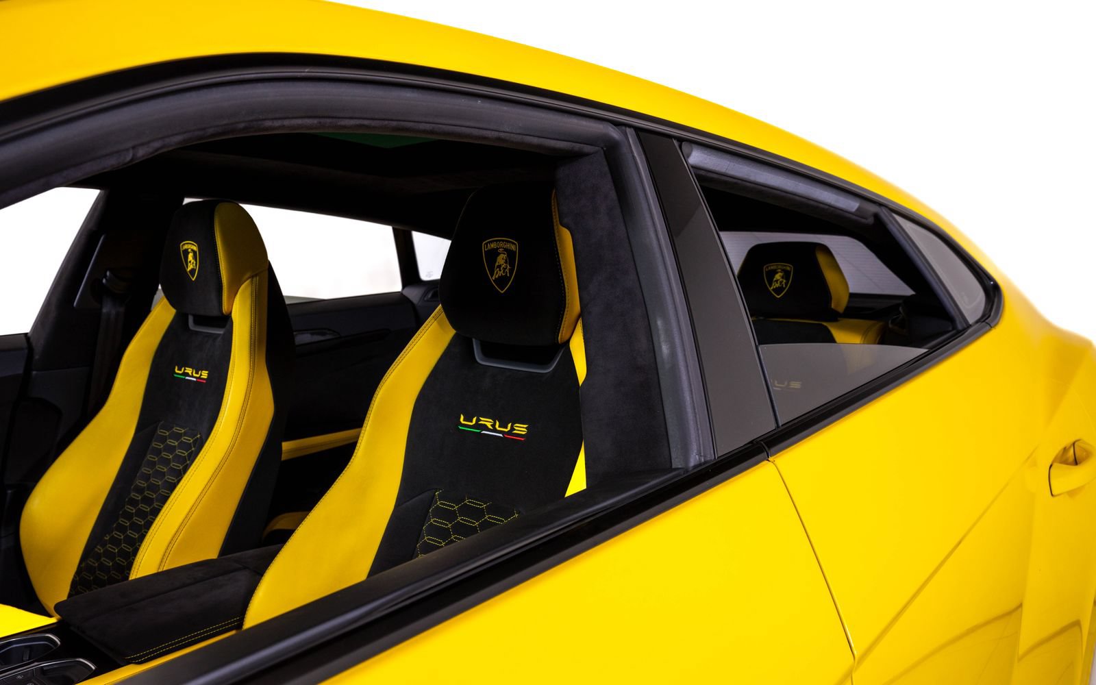 Used 2021 Lamborghini Urus AWD/4WD image 14