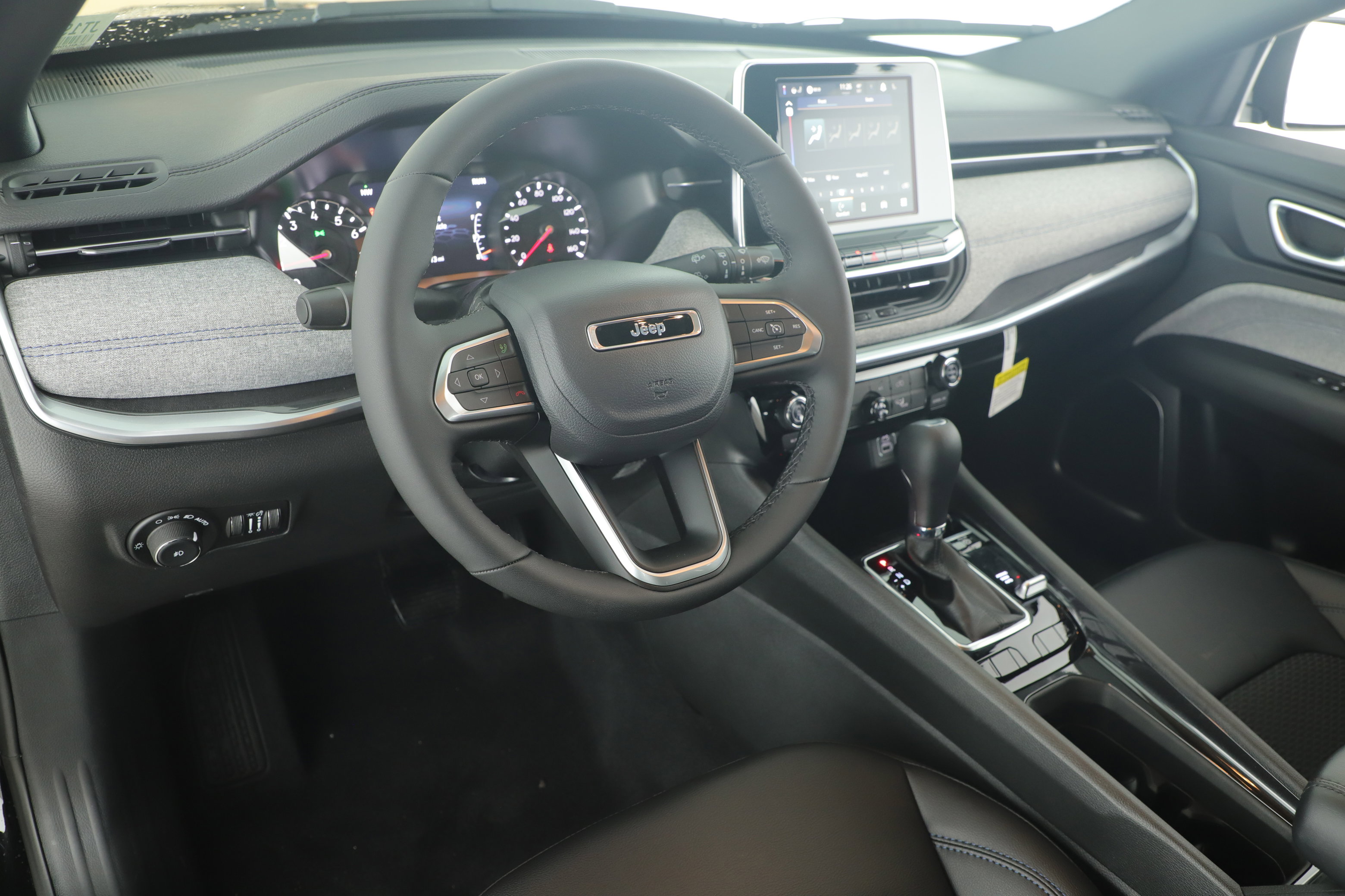 New 2026 Jeep Compass Latitude image 12