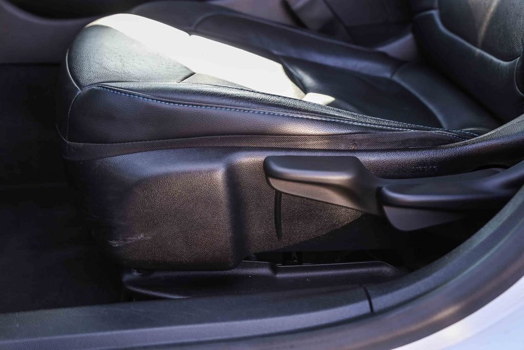 Used 2018 Chevrolet Volt Premier w/ Driver Confidence Package FWD image 21