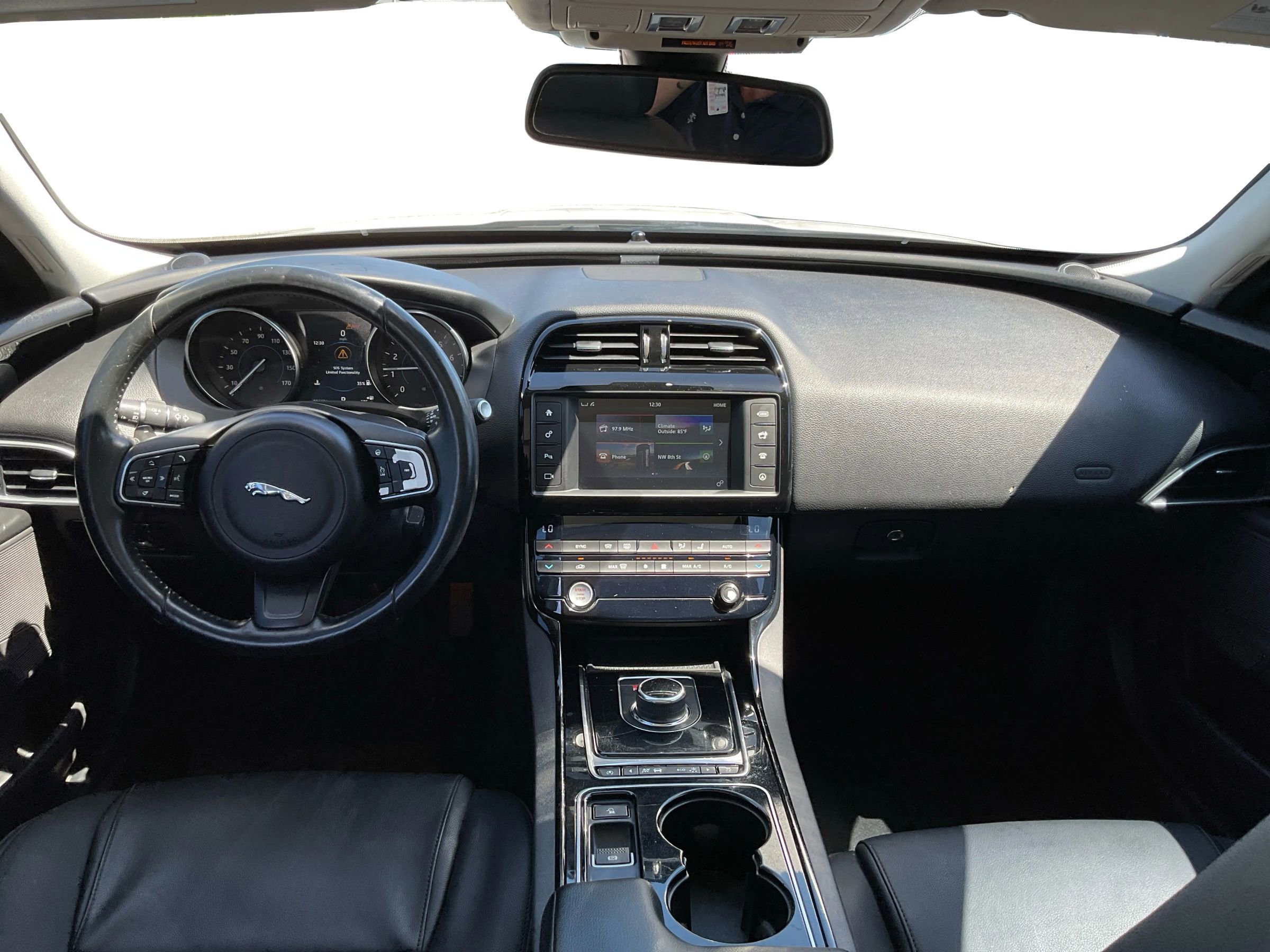 Used 2017 Jaguar XE Premium RWD image 22