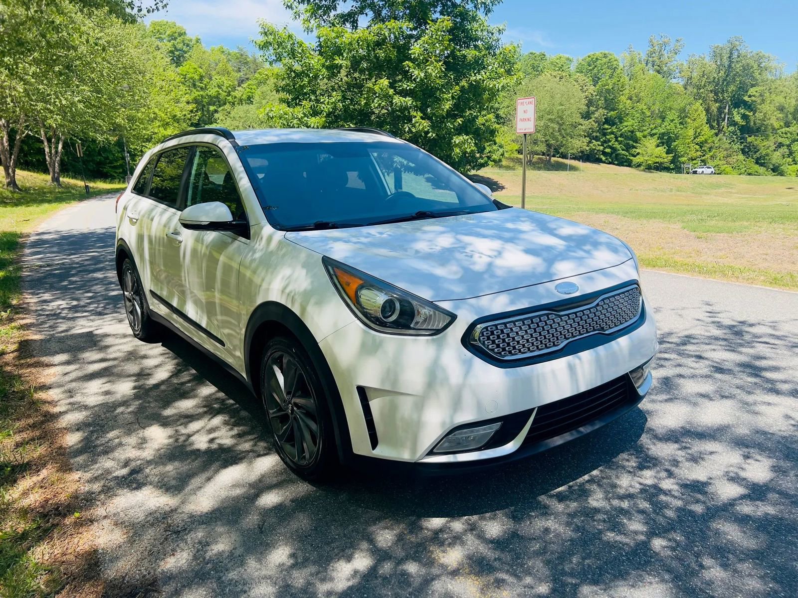 Used 2017 Kia Niro FWD image 3