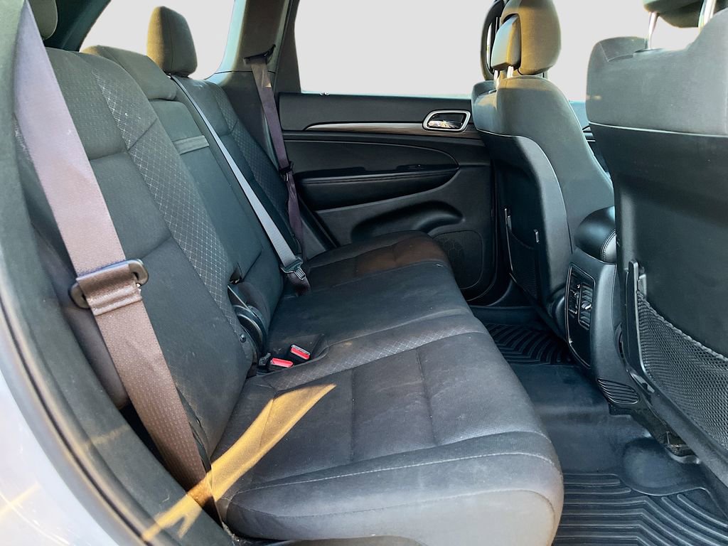 Used 2020 Jeep Grand Cherokee Laredo image 25