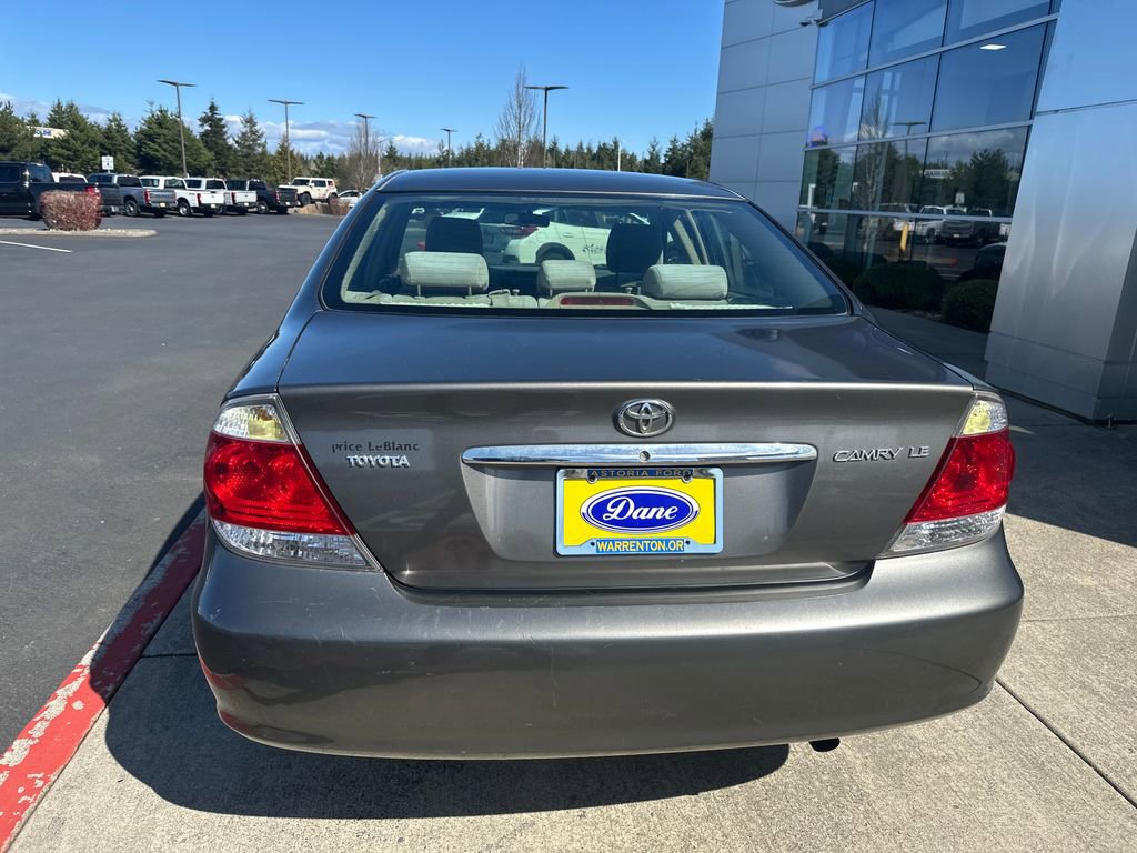 Used 2005 Toyota Camry LE FWD image 3