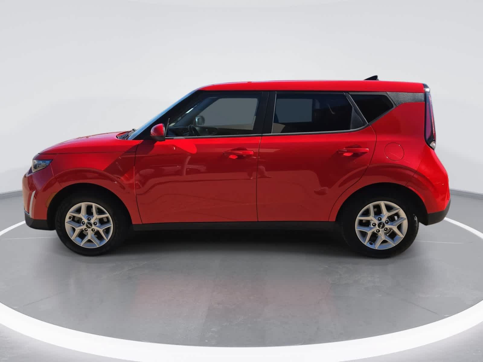 Used 2024 Kia Soul LX w/ Option Group 015 FWD image 5
