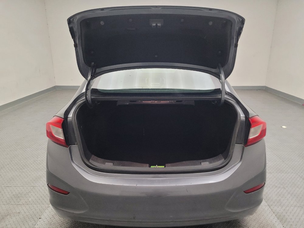 Used 2018 Chevrolet Cruze LT w/ Convenience Package FWD image 29