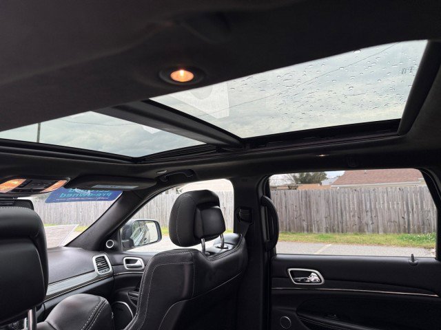 Used 2016 Jeep Grand Cherokee SRT image 4