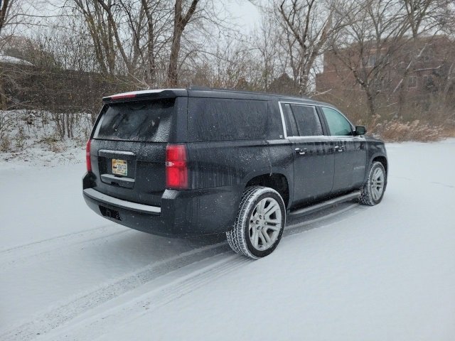 Used 2020 Chevrolet Suburban LT w/ Luxury Package image 15
