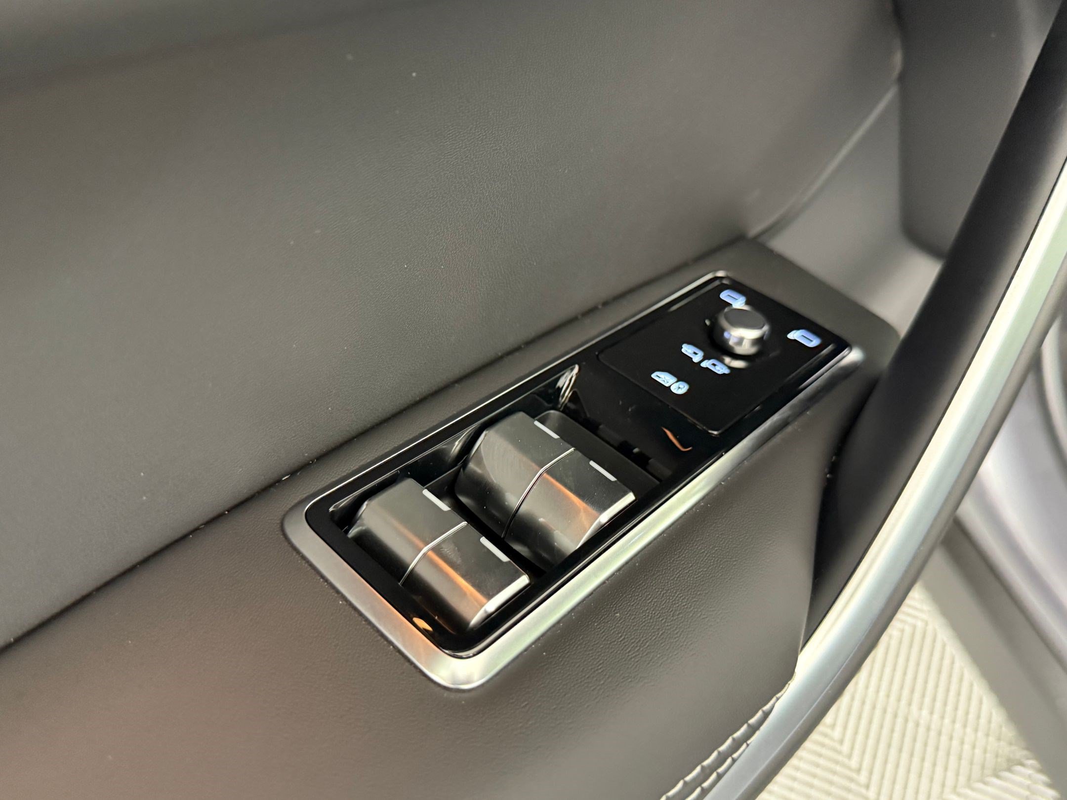 New 2026 Jaguar F-PACE R-Dynamic S AWD/4WD image 25