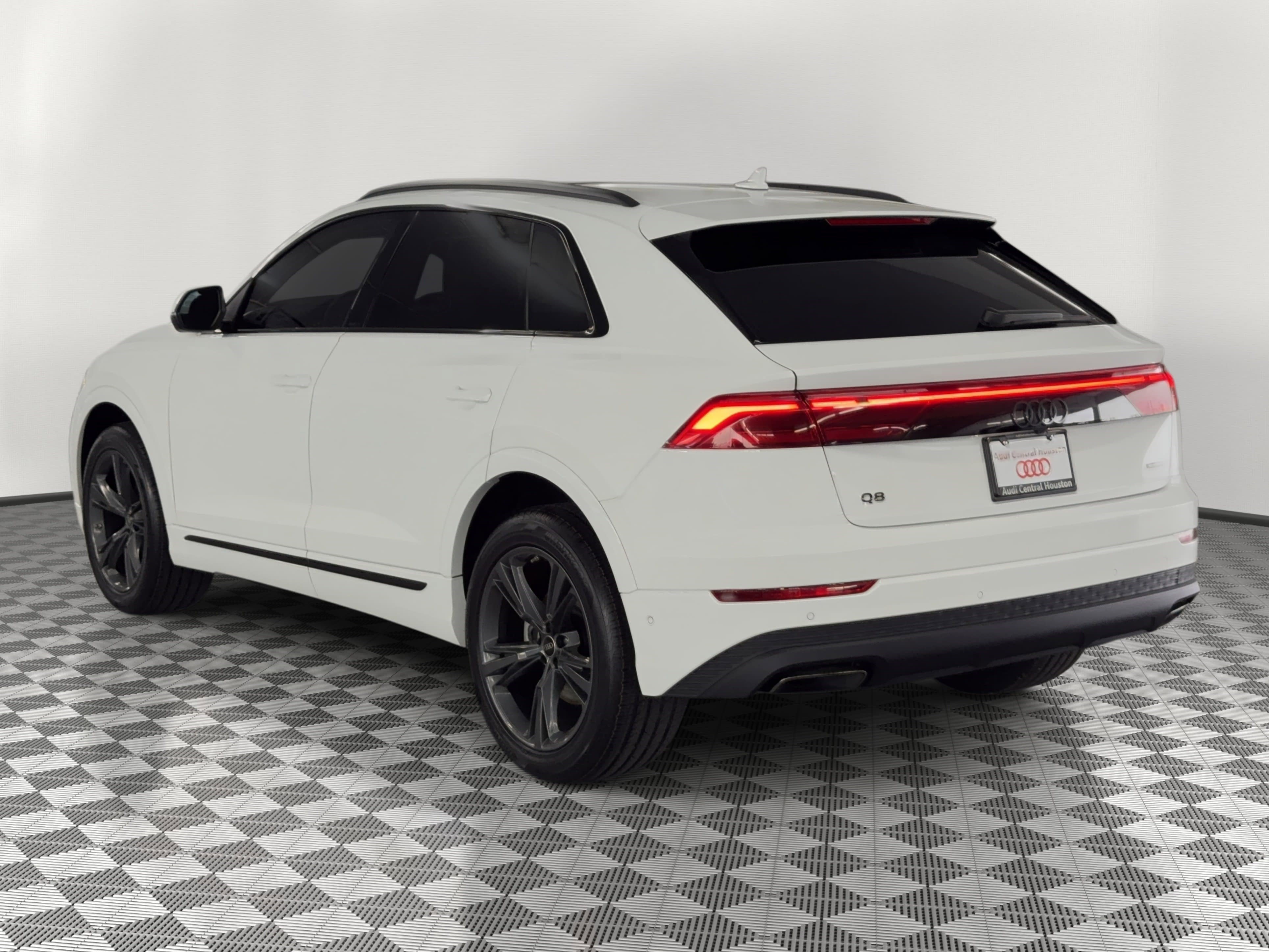 New 2026 Audi Q8 Premium image 3