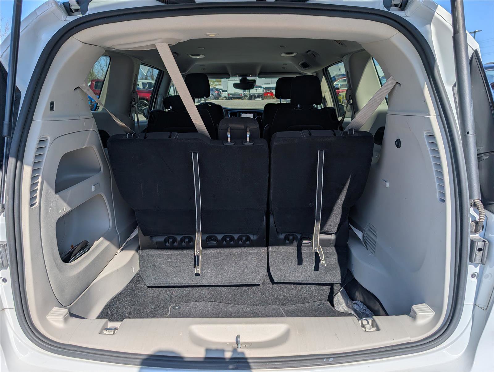 Used 2023 Chrysler Voyager LX image 13