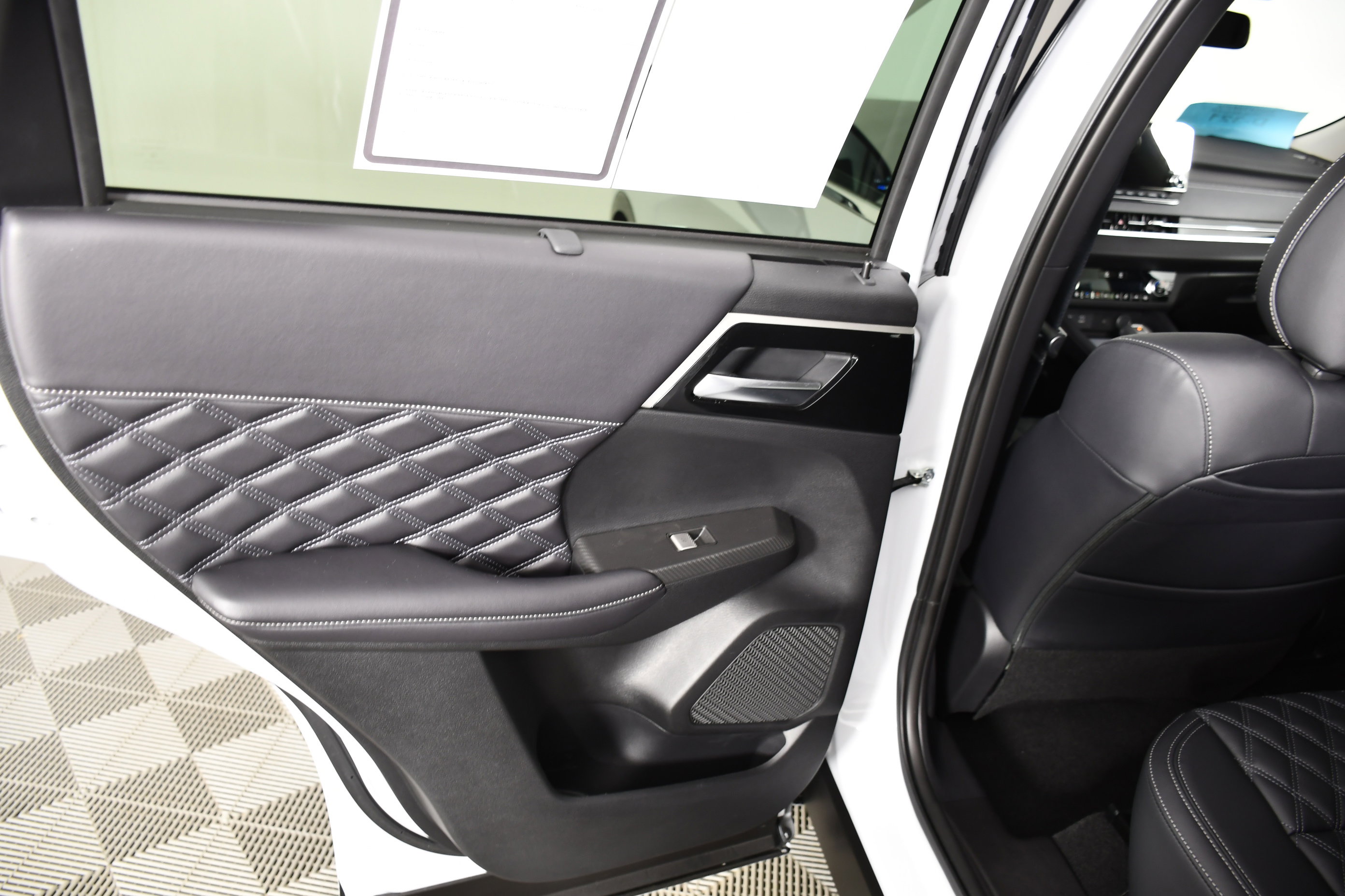 Used 2025 Mitsubishi Outlander SEL image 46