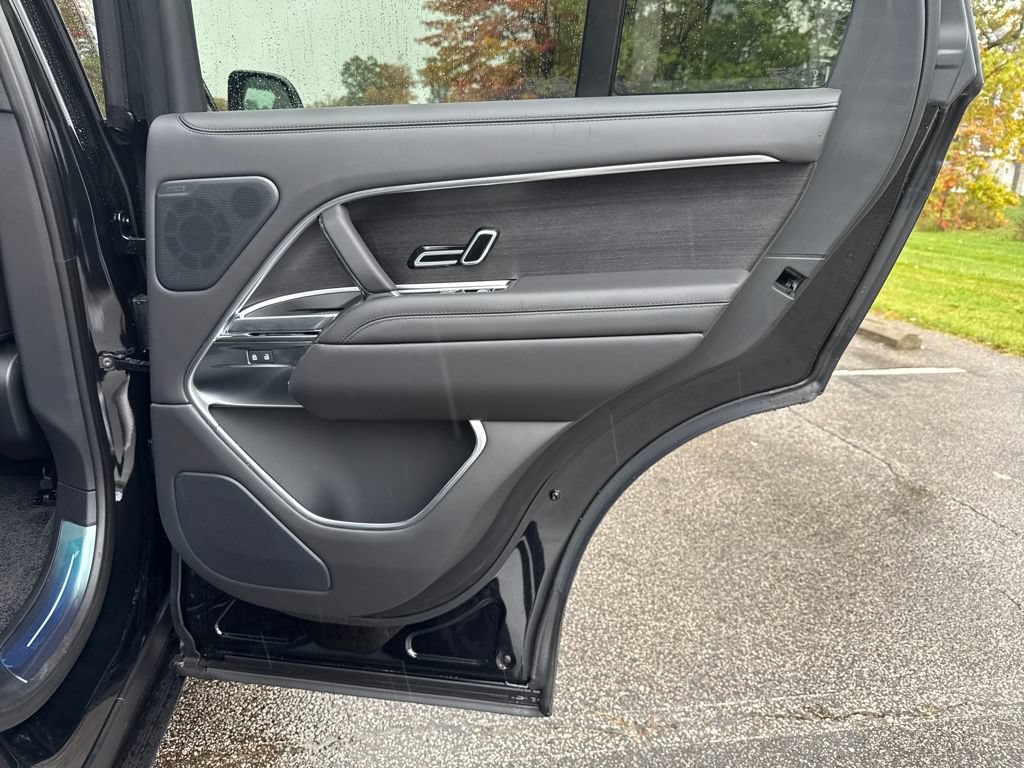 New 2025 Land Rover Range Rover SE AWD/4WD image 17