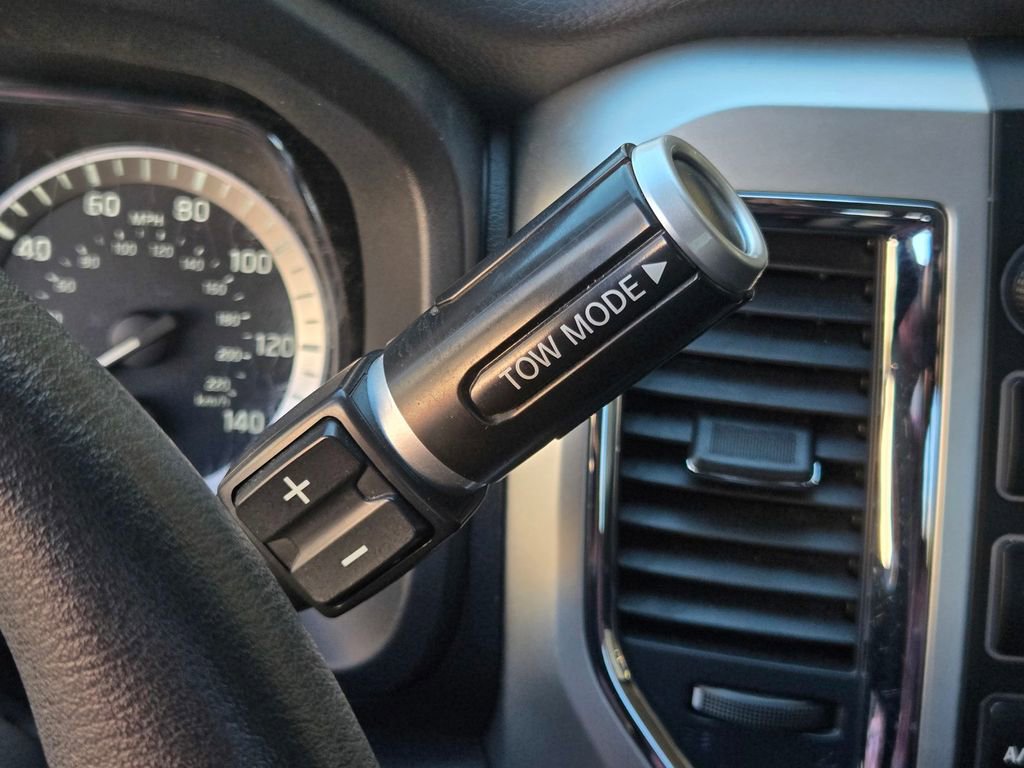 Used 2018 Nissan Titan SV image 23