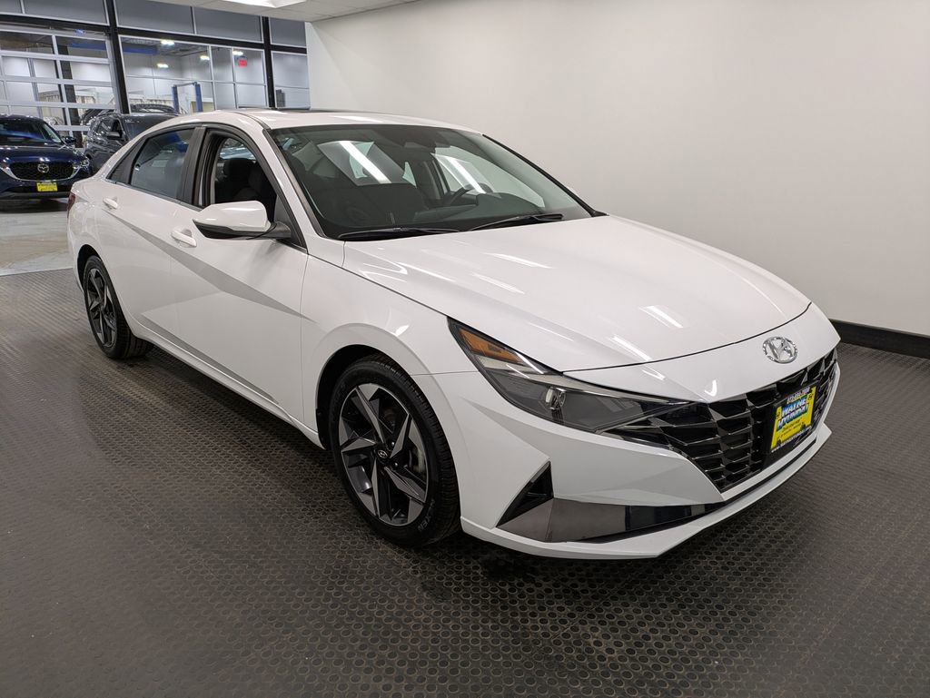 Certified 2021 Hyundai Elantra SEL w/ Convenience + Premium Package FWD image 3