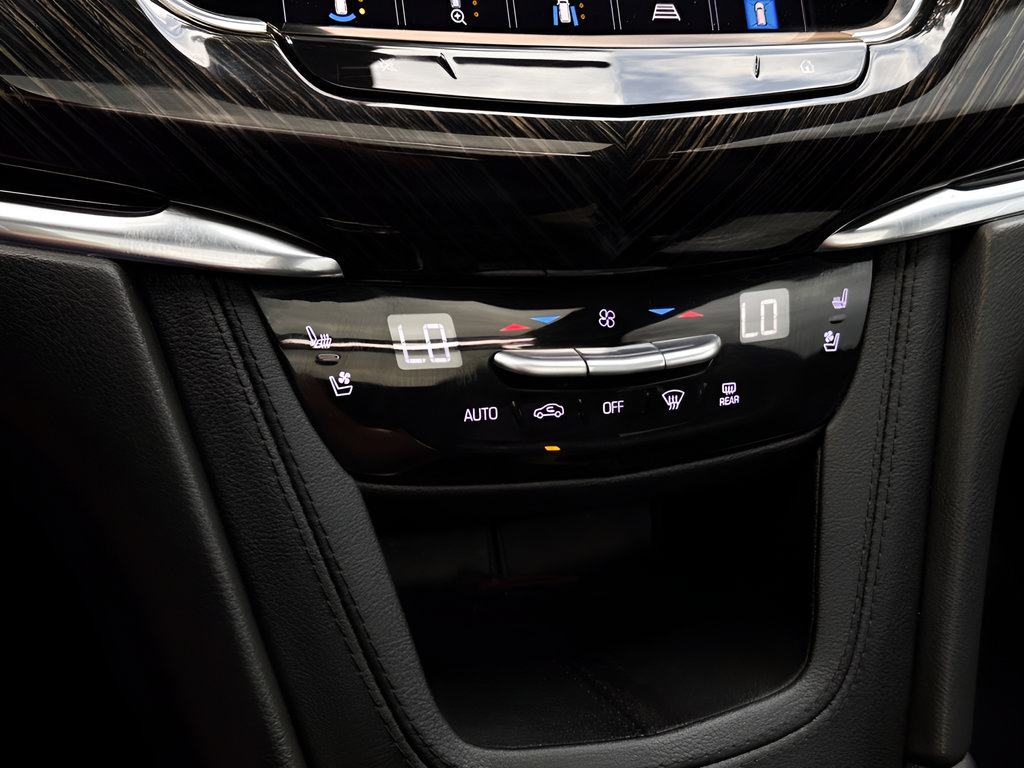 Used 2022 Cadillac XT6 Premium Luxury w/ Technology Package FWD image 9