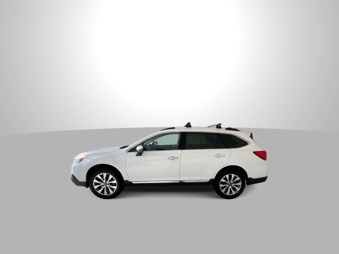 Used 2017 Subaru Outback 3.6R Touring AWD/4WD image 5