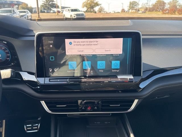 Used 2024 Volkswagen Atlas Cross Sport SEL R-Line image 27