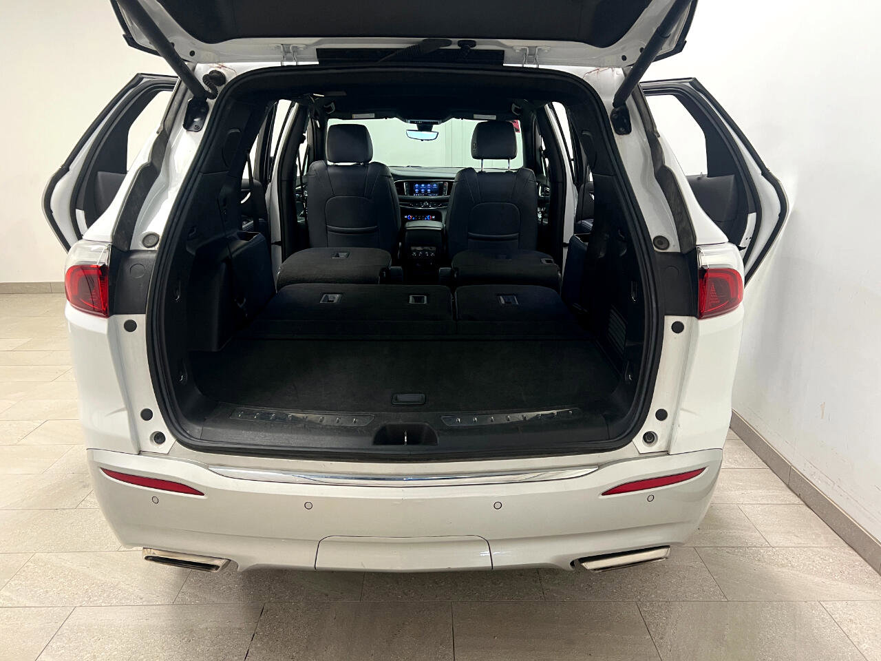 Used 2024 Buick Enclave Premium image 16