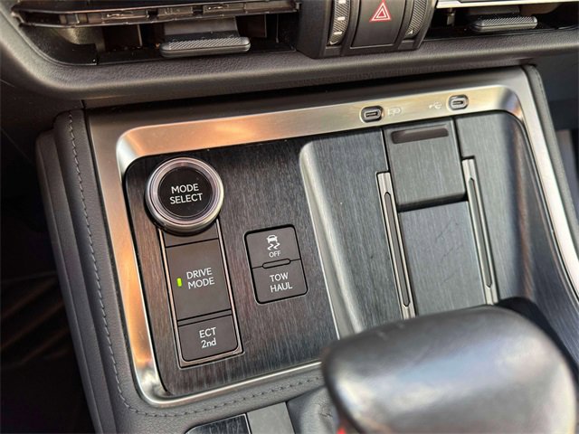 Used 2024 Lexus GX 550 image 32