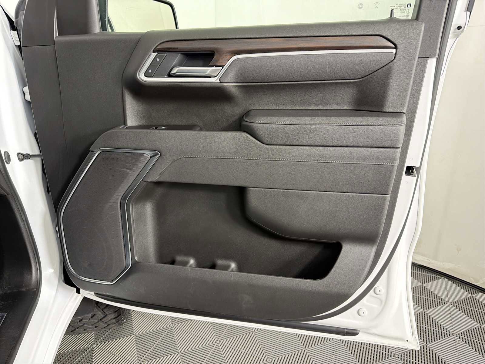 Used 2025 GMC Sierra 1500 SLT image 12