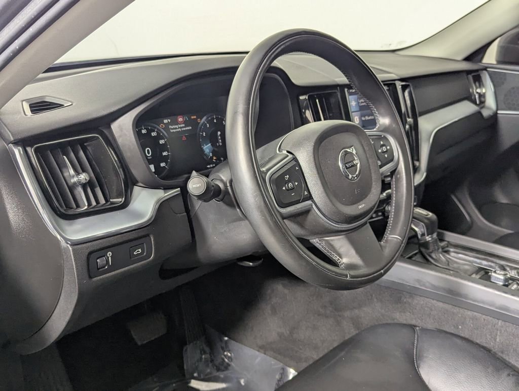 Used 2018 Volvo XC60 T6 Momentum w/ Convenience Package image 11