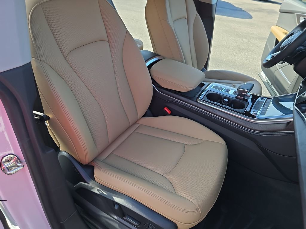 Used 2025 Audi Q8 Premium Plus w/ Premium Plus Package image 10