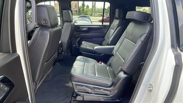 Used 2025 Chevrolet Suburban RST w/ Comfort Package AWD/4WD image 12