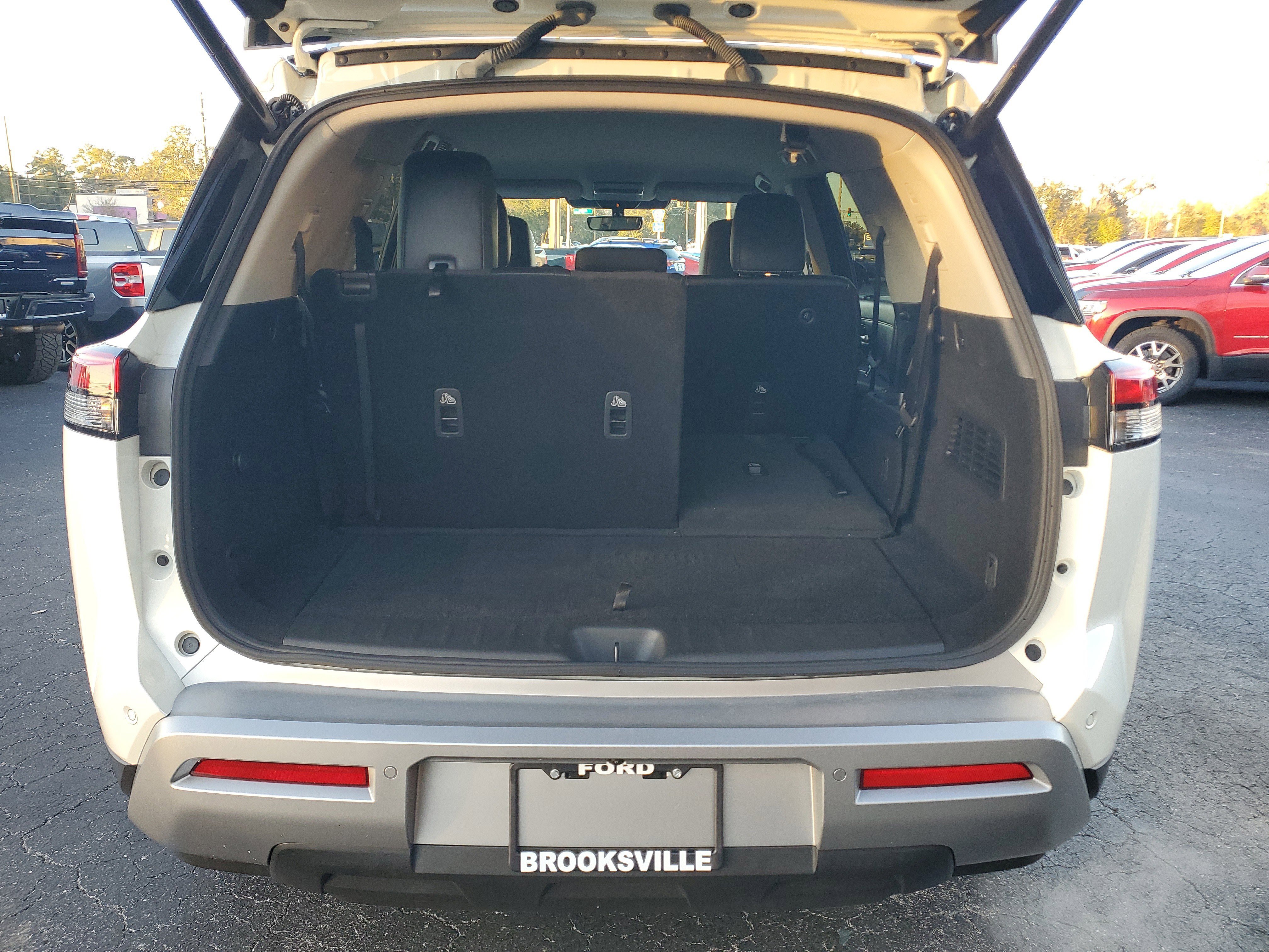 Used 2024 Nissan Pathfinder SL image 25