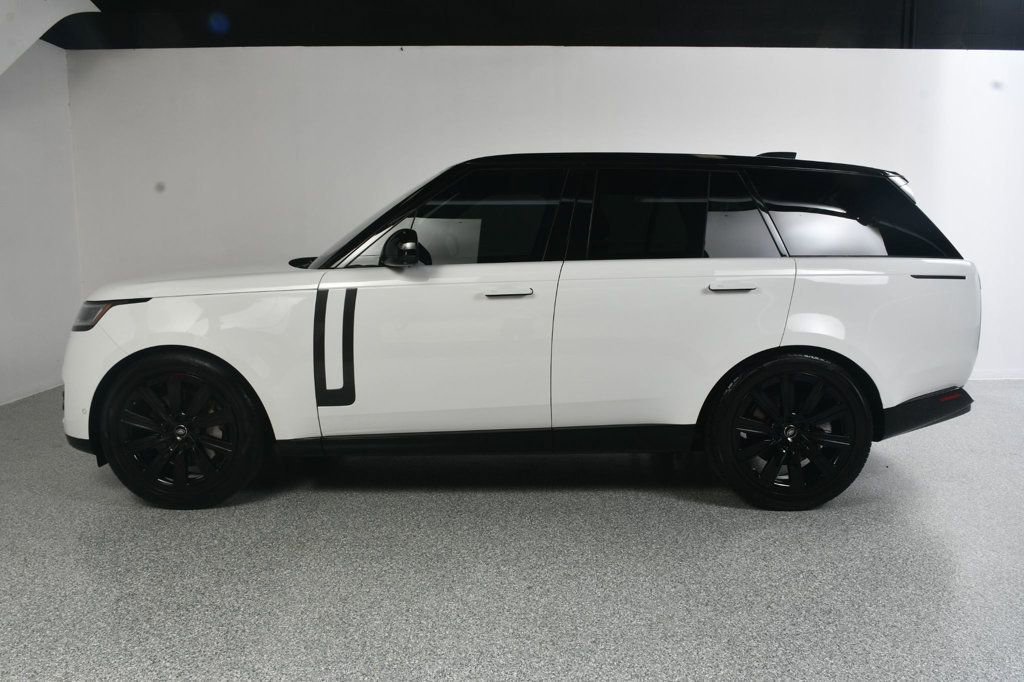 Used 2023 Land Rover Range Rover SE image 3