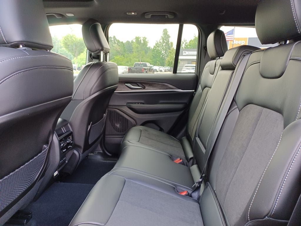 New 2026 Jeep Grand Cherokee Altitude AWD/4WD image 28
