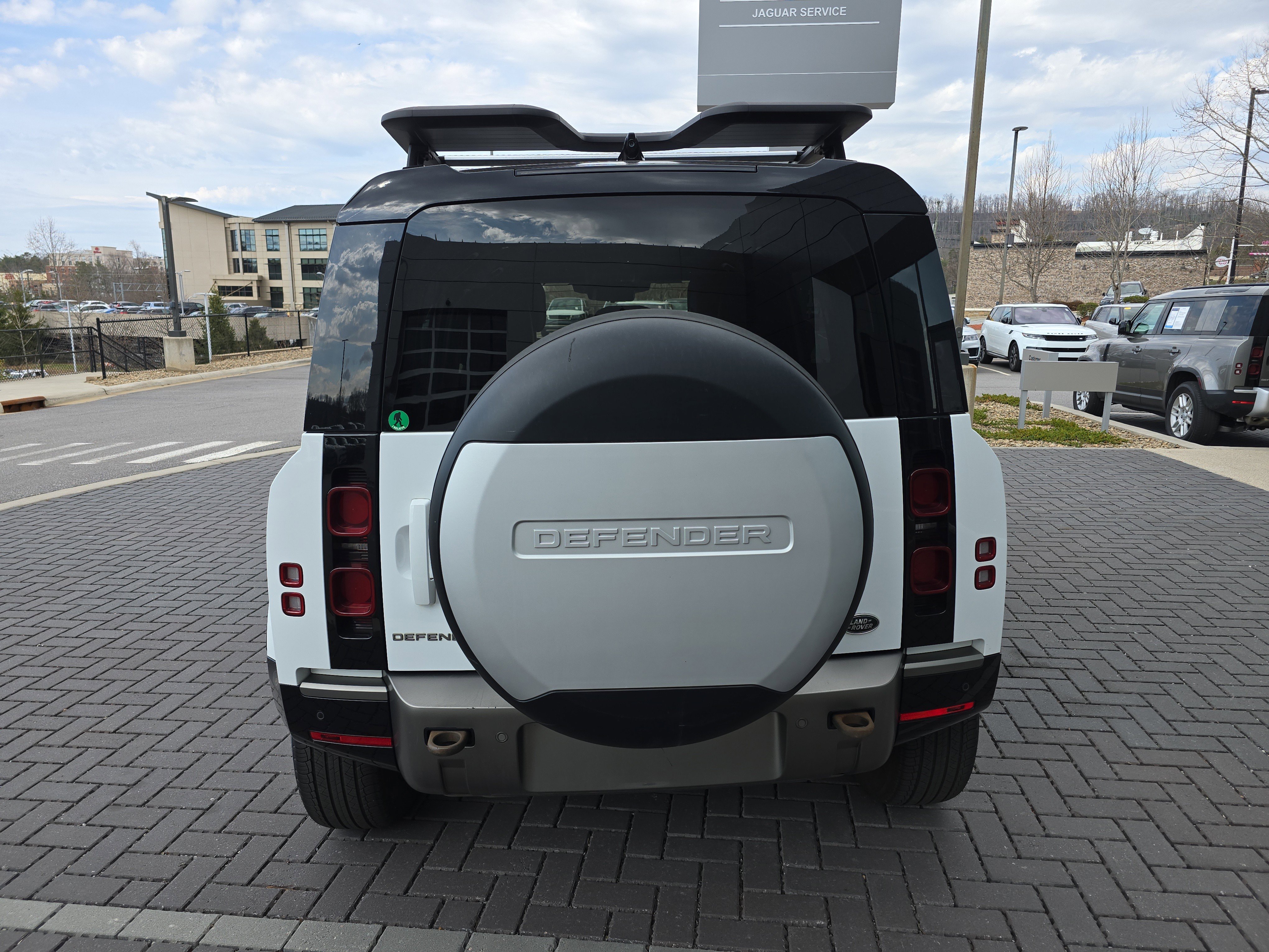 Used 2021 Land Rover Defender 110 X-Dynamic HSE image 6