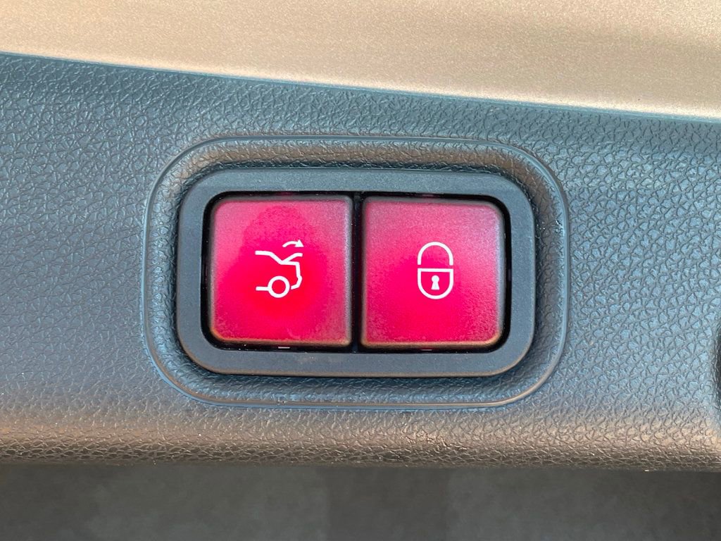 Used 2017 Mercedes-Benz E 300 4MATIC image 26