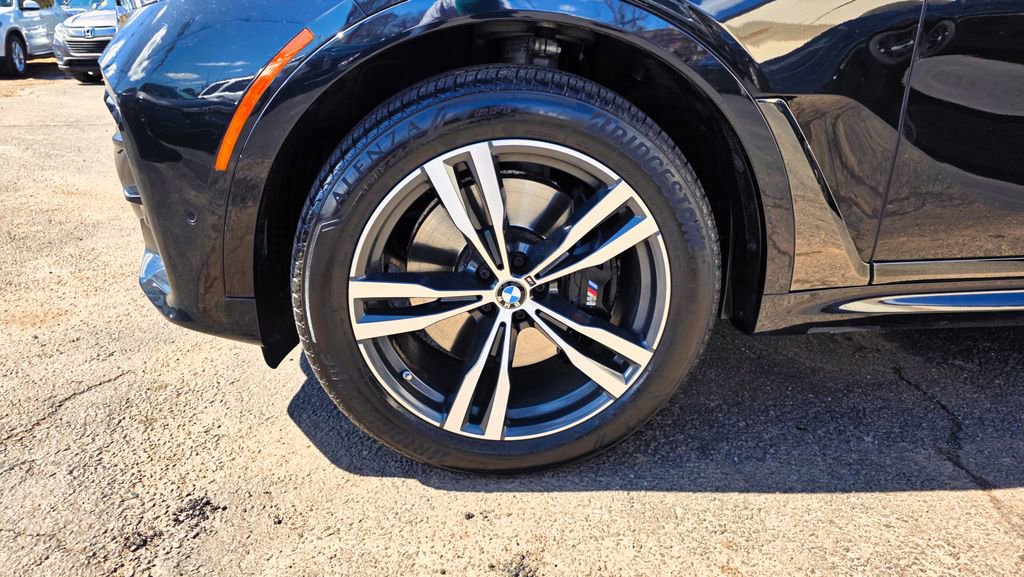 Used 2021 BMW X7 M50i w/ Dynamic Handling Package image 60