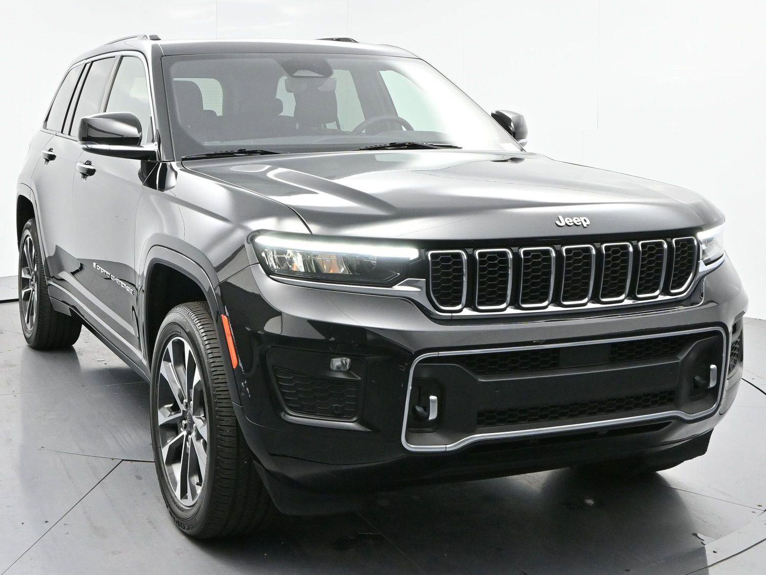 Used 2023 Jeep Grand Cherokee Overland w/ Luxury Tech Group IV AWD/4WD image 2