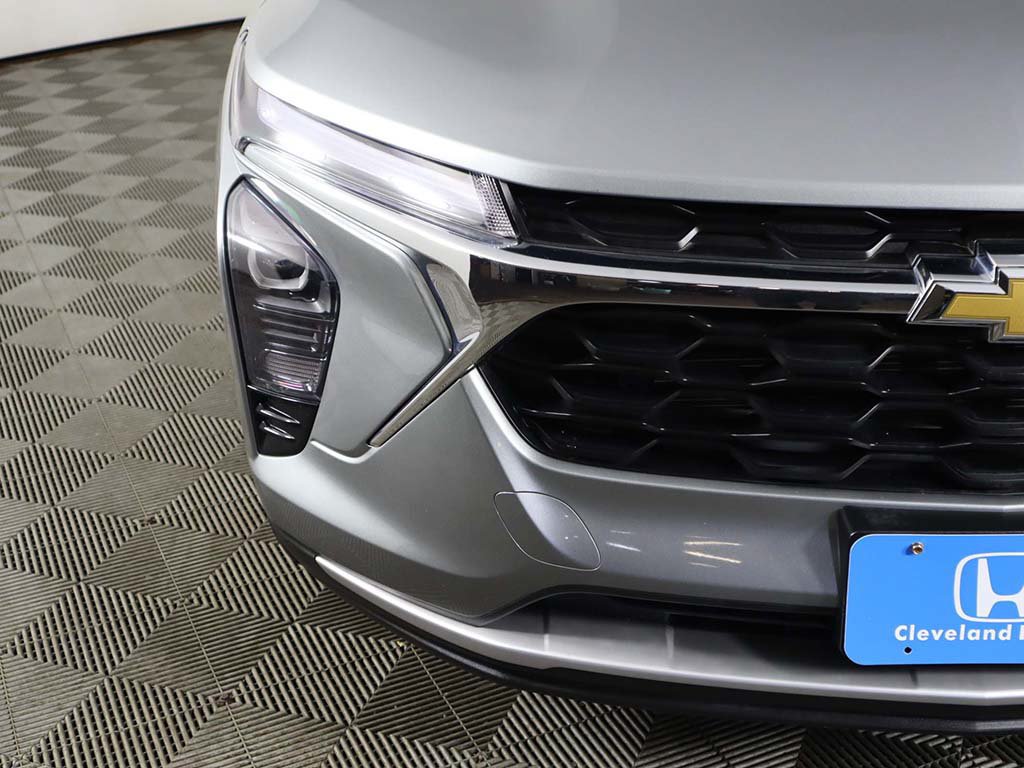 Used 2024 Chevrolet Trax LT w/ LT Convenience Package FWD image 11