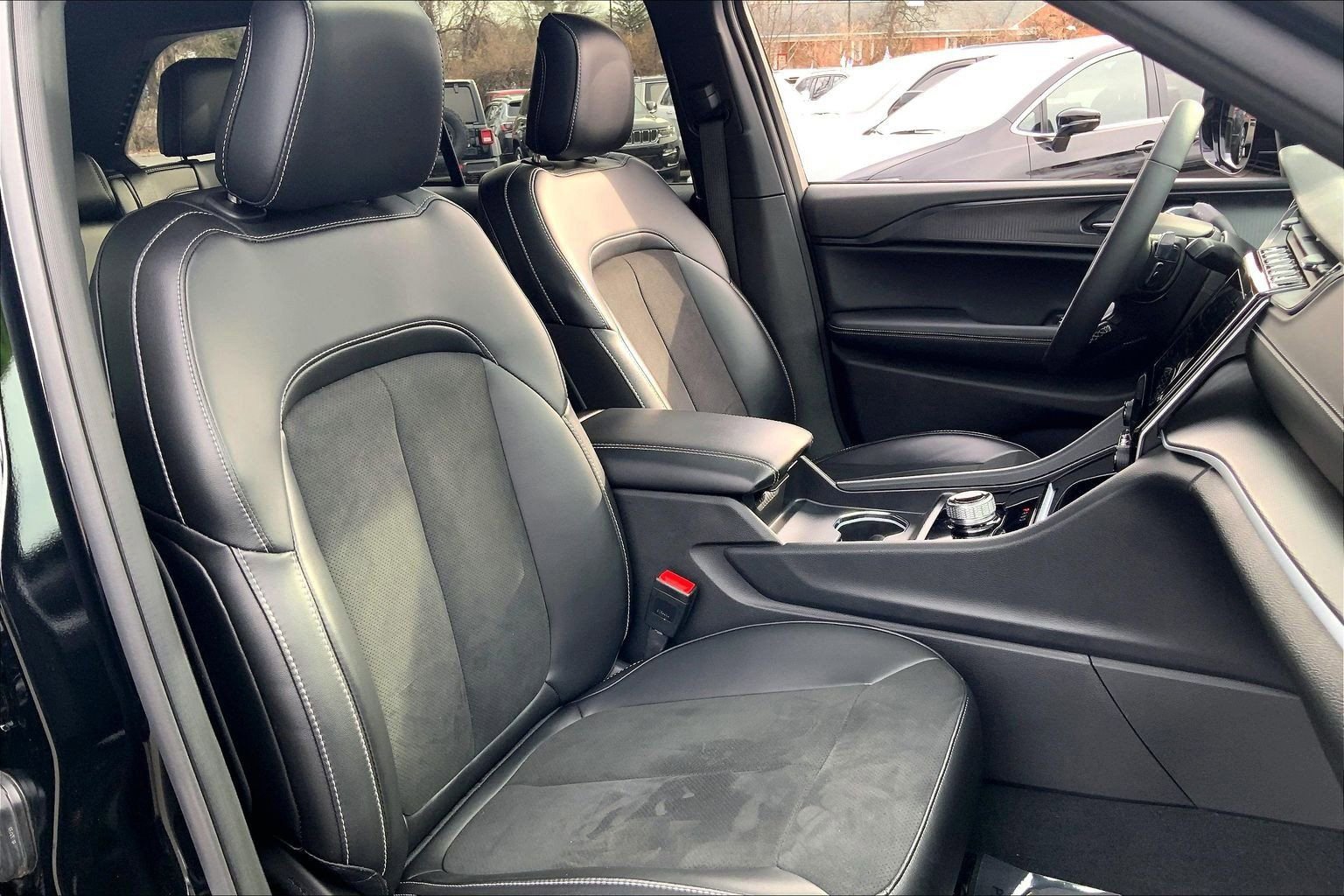 Certified 2025 Jeep Grand Cherokee Altitude image 7