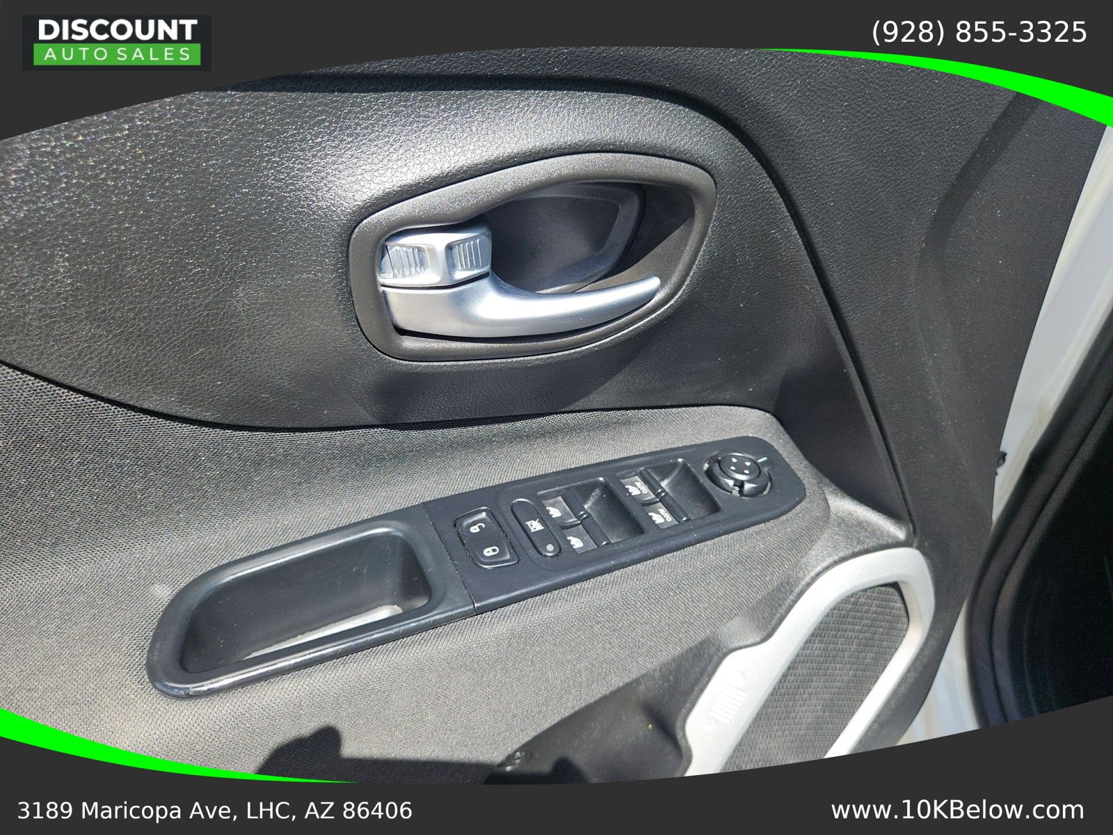 Used 2018 Jeep Renegade Latitude AWD/4WD image 13