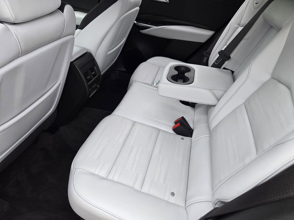 Used 2024 Cadillac XT4 Sport FWD image 40