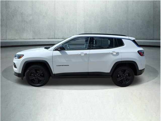 Used 2022 Jeep Compass Latitude w/ Convenience Group AWD/4WD image 2