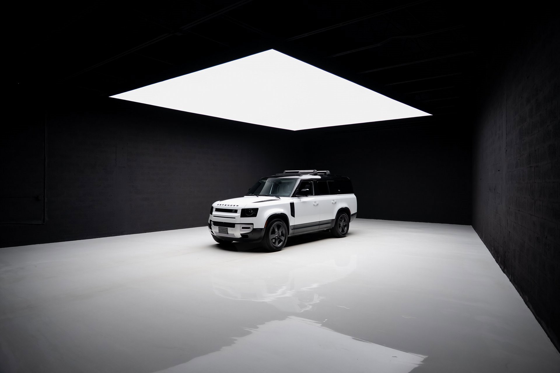 Used 2023 Land Rover Defender 130 SE image 90