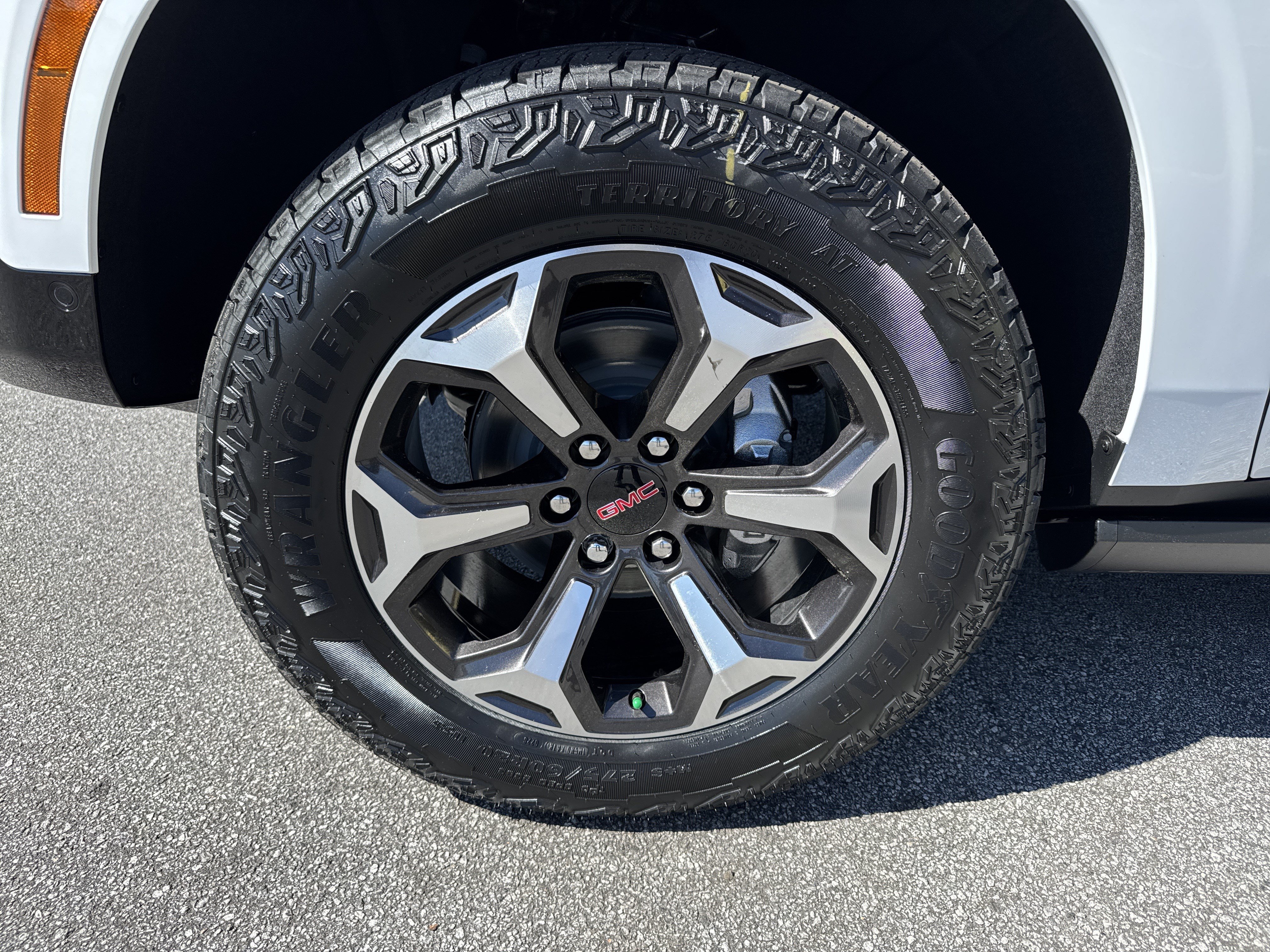 New 2026 GMC Yukon XL AT4 Ultimate AWD/4WD image 13